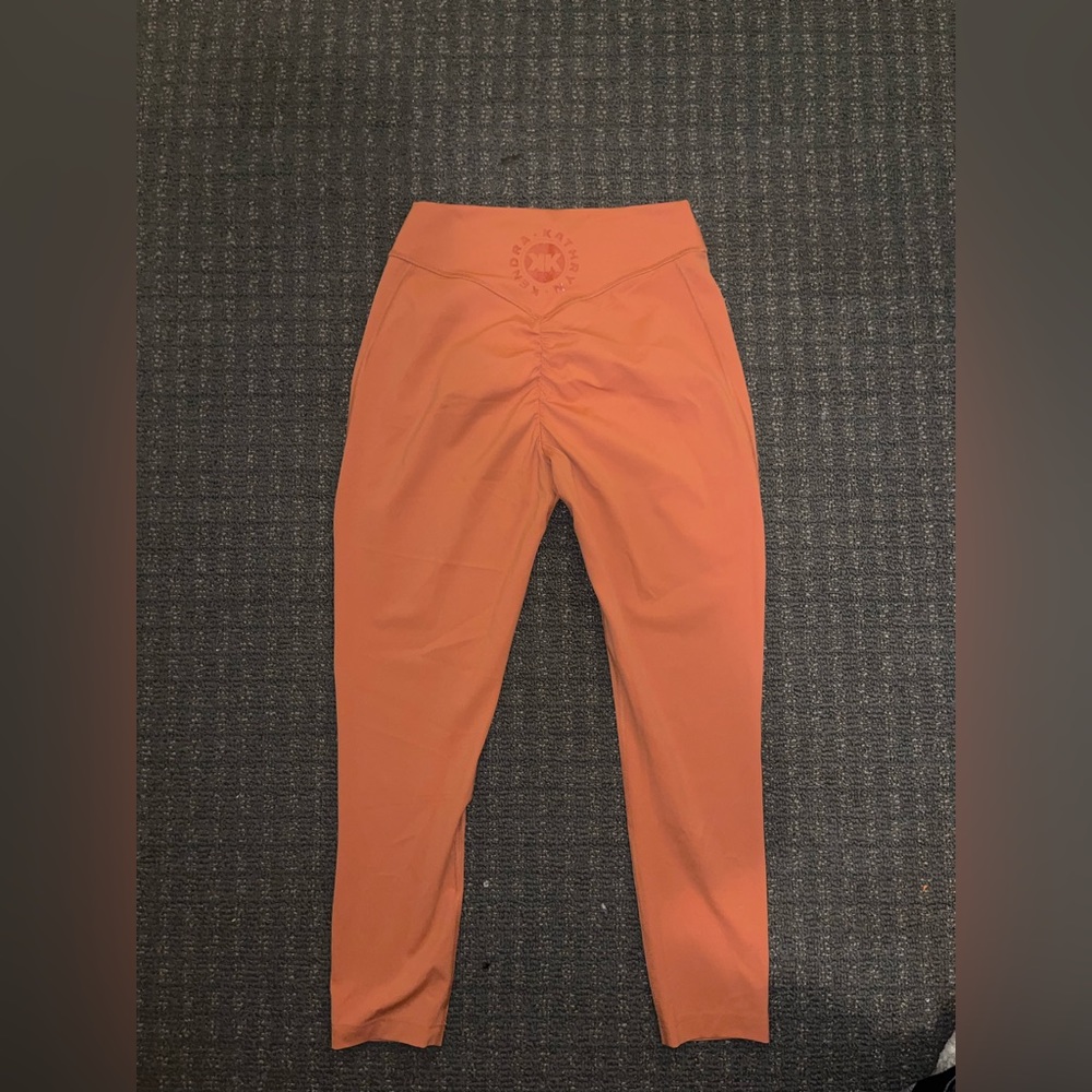 Gymshark kk fit leggings / size medium / reselling bc of fit / new condition